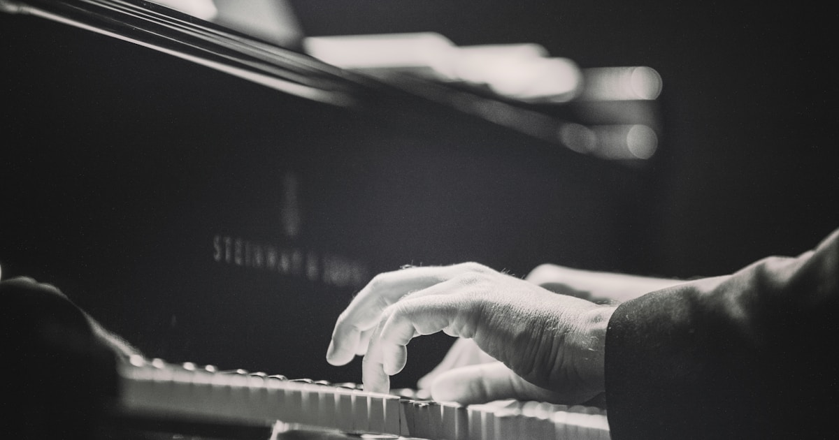 ピアノの鏡面仕上げを半永久的に維持するガラスコーティングのすすめ